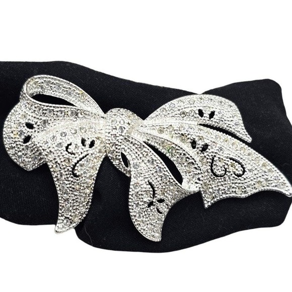 Napier Silver Tone Rhinestone Swirl‎ Bling Bow Brooch Pin Vintage 90s Y2K - Picture 5 of 7